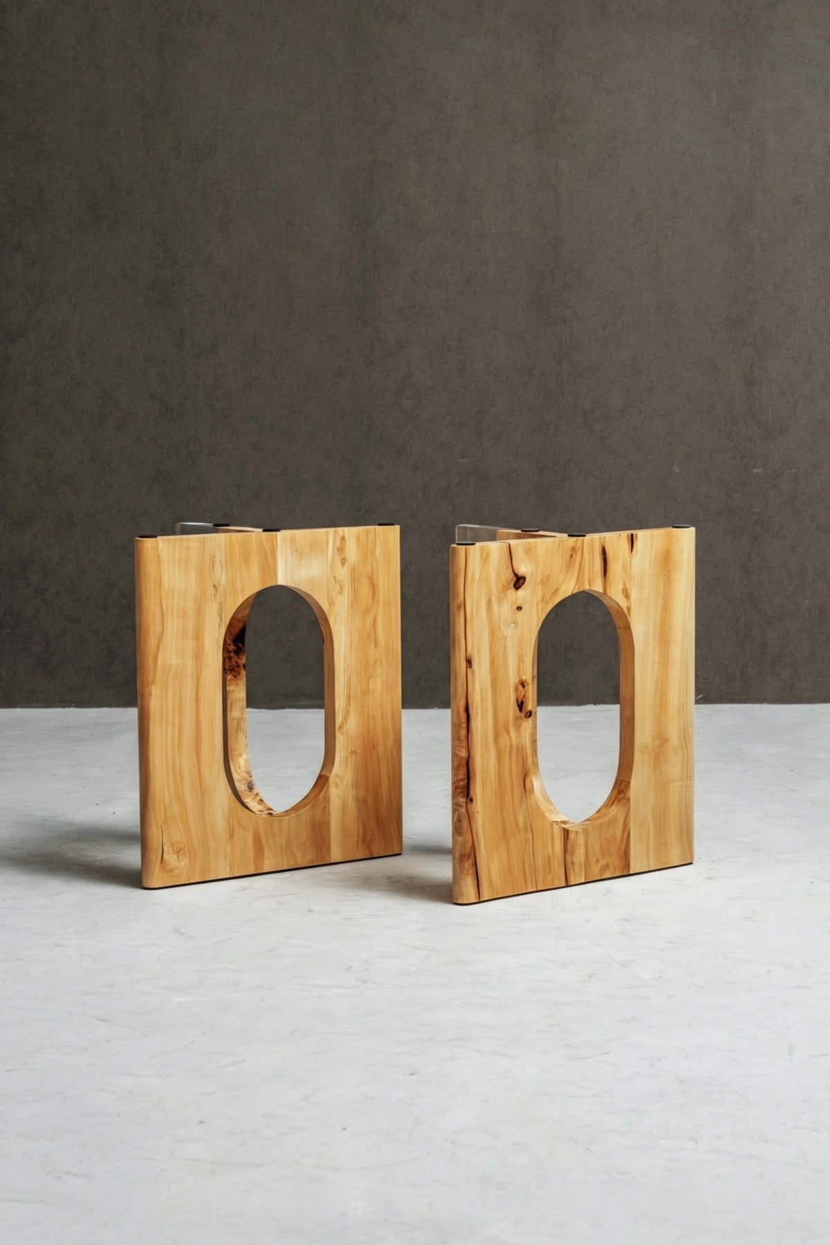 Side profile of poplar wood and transparent resin table base by Woodslabs