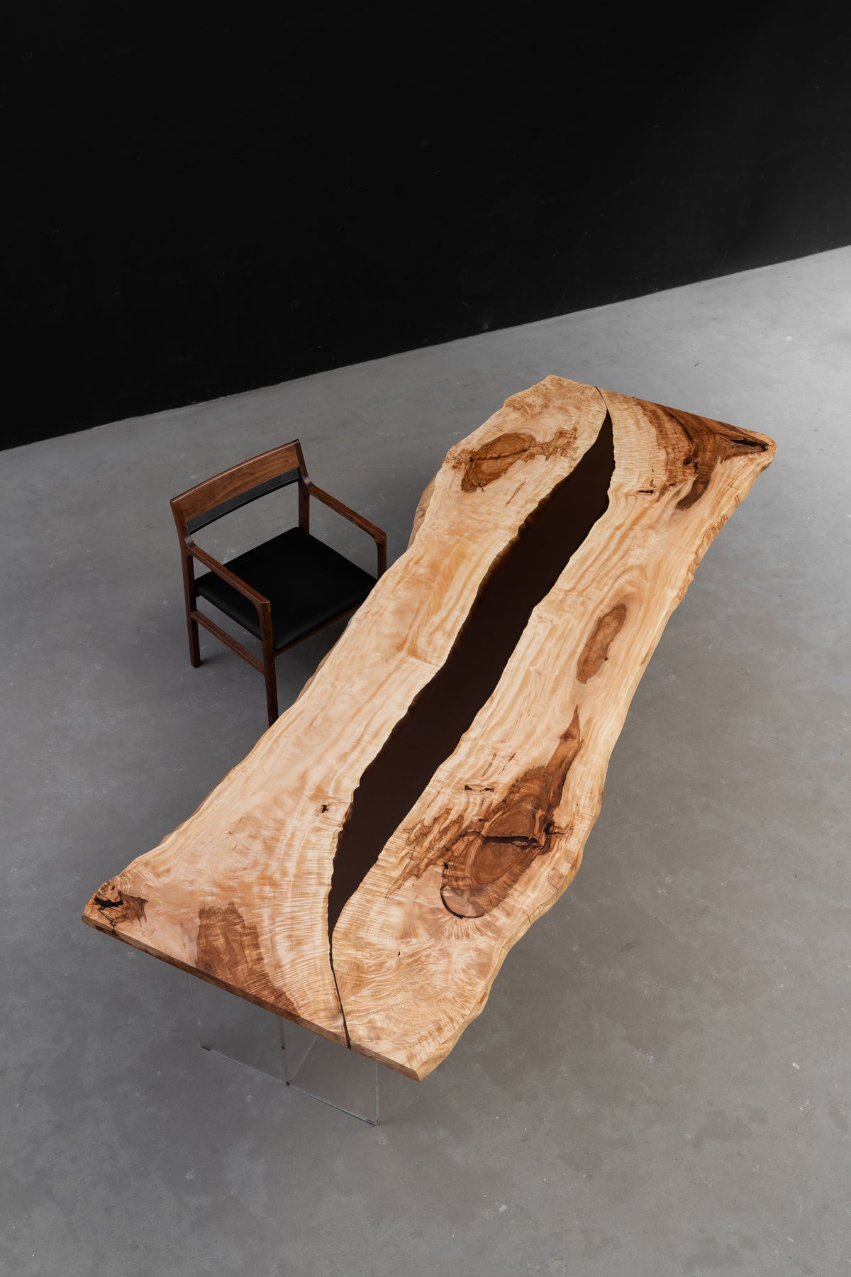 Tochi Horizon Japanese horse chestnut live-edge dining table shown in full, highlighting sculptural form and natural grain flow