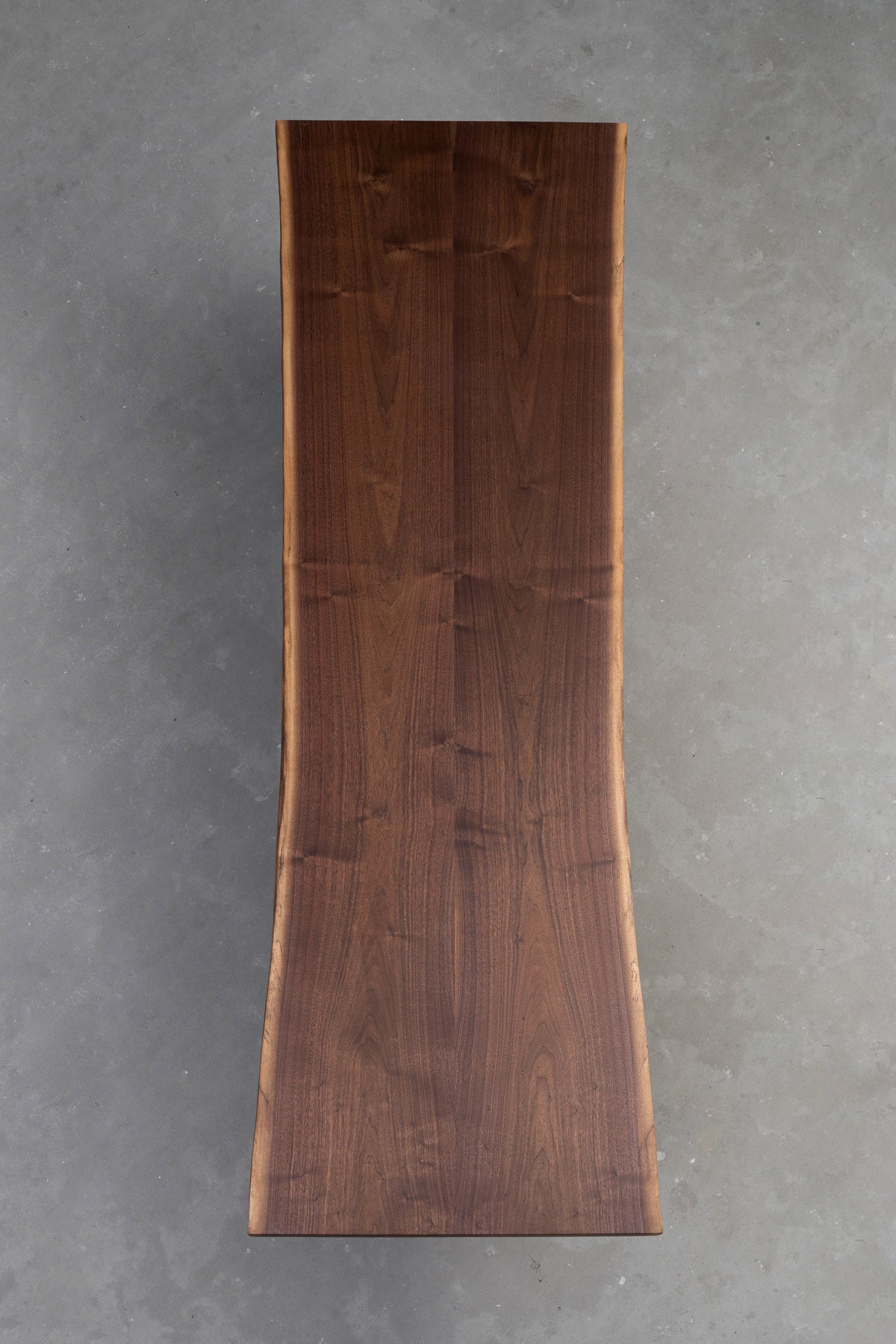 Full-length overhead view of the 288 cm slab, showcasing the width variations from 98 cm to 88 cm. Woodslabs black walnut table.