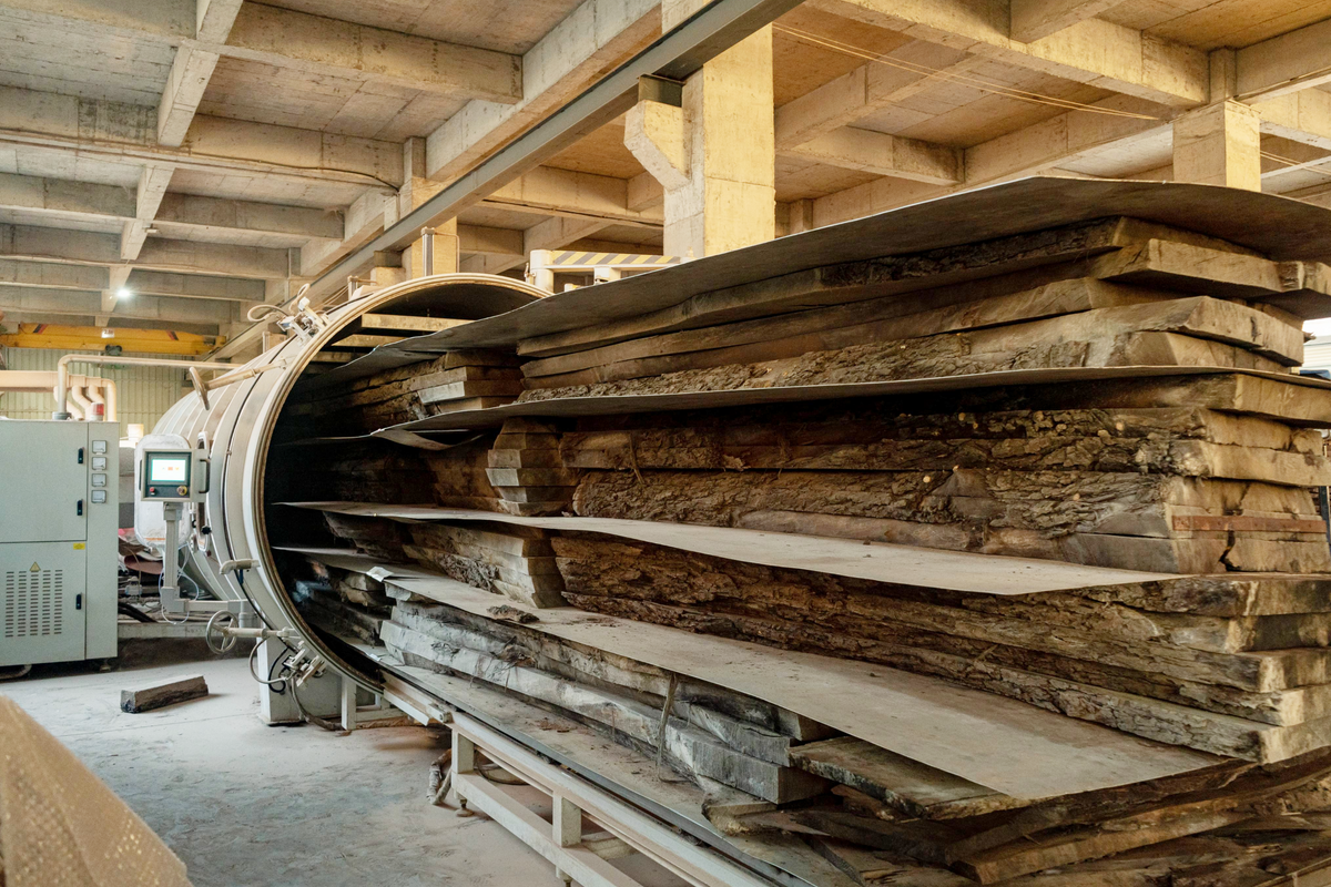 Industrial vacuum kiln drying live-edge wood slabs, using low temperature and pressure to stabilise moisture content.